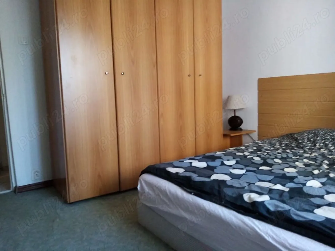 Proprietar inchiriez apartament 2 camere Panduri Monitorul Oficial - Proprietar inchiriez apartament 2 camere in zona Panduri, in spate la Monitorul Oficial. 
Apartamentul este decomandat, situat la etajul 3 8, mobilat si utilat. Zona deosebita, spatii verzi, scoli, gradinite si loc de joaca pentru copii in apropiere. 15 min de mers pe jos fata de statia de metrou Eroilor. 5 min fata de statia Academia Militara. Multumesc
