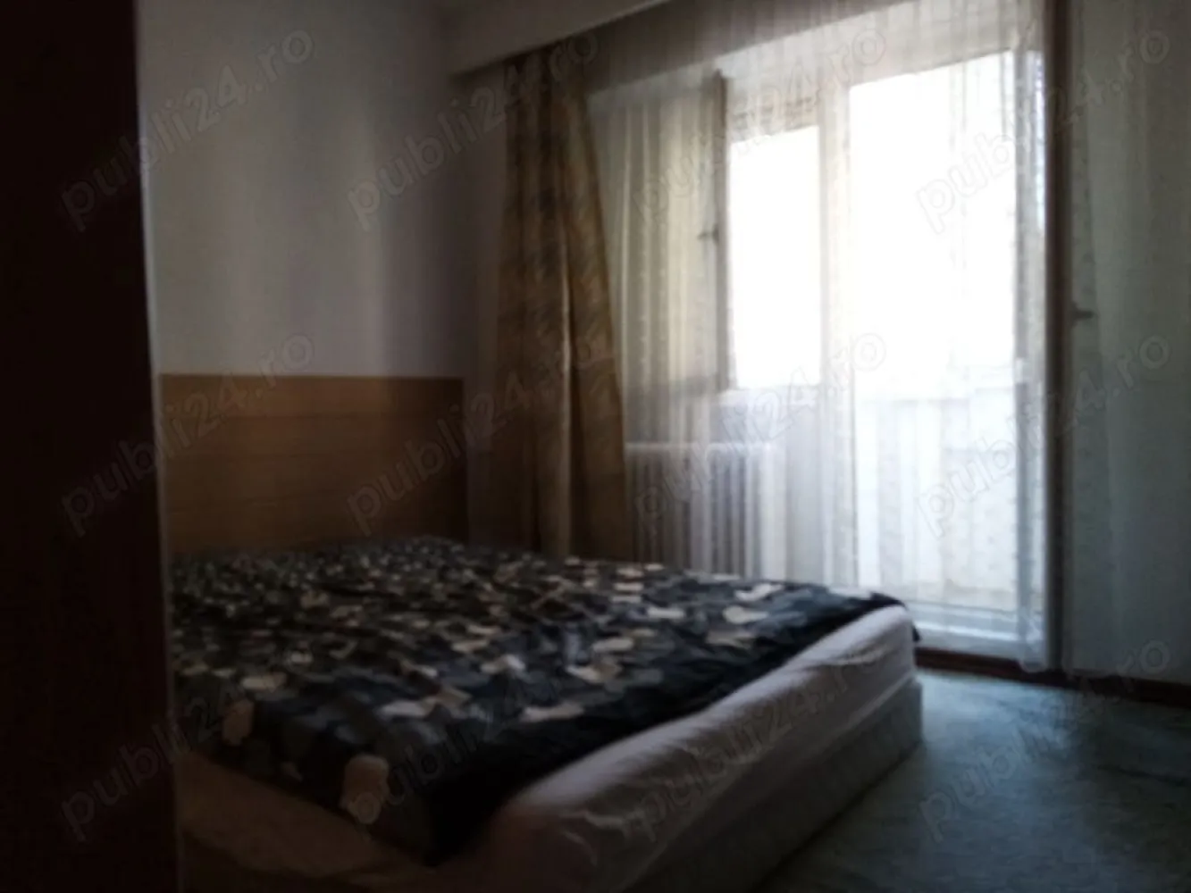 Proprietar inchiriez apartament 2 camere Panduri Monitorul Oficial - Proprietar inchiriez apartament 2 camere in zona Panduri, in spate la Monitorul Oficial. 
Apartamentul este decomandat, situat la etajul 3 8, mobilat si utilat. Zona deosebita, spatii verzi, scoli, gradinite si loc de joaca pentru copii in apropiere. 15 min de mers pe jos fata de statia de metrou Eroilor. 5 min fata de statia Academia Militara. Multumesc