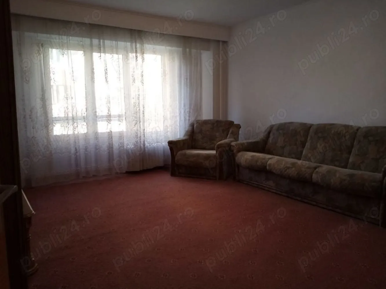 Proprietar inchiriez apartament 2 camere Panduri Monitorul Oficial - Proprietar inchiriez apartament 2 camere in zona Panduri, in spate la Monitorul Oficial. 
Apartamentul este decomandat, situat la etajul 3 8, mobilat si utilat. Zona deosebita, spatii verzi, scoli, gradinite si loc de joaca pentru copii in apropiere. 15 min de mers pe jos fata de statia de metrou Eroilor. 5 min fata de statia Academia Militara. Multumesc