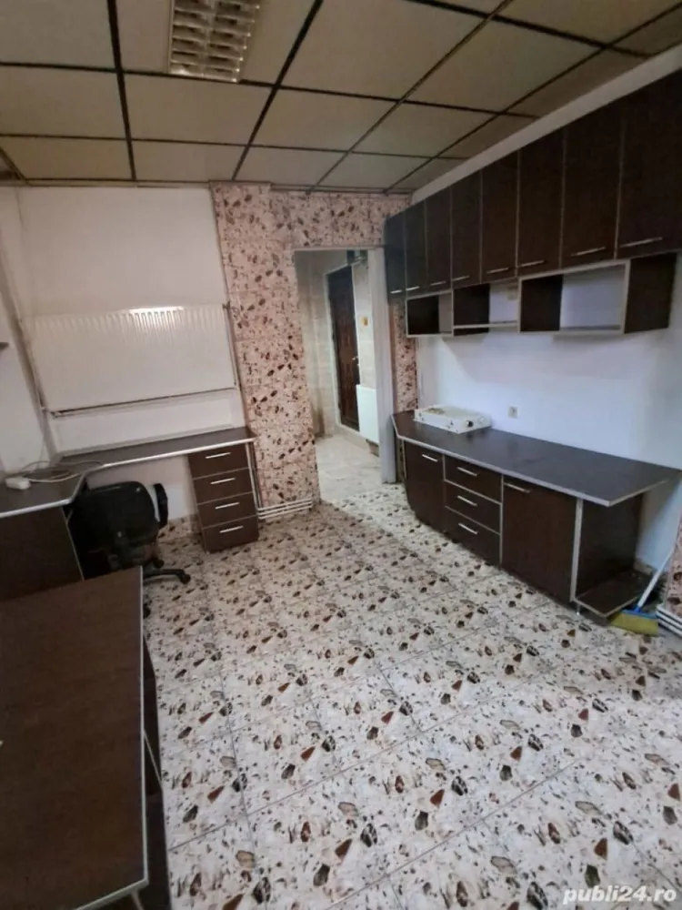BRASADAS închiriază garsoniera 30mp la DEMISOL zona Bd.Unirii. - Agenția imobiliara BRASADAS închiriază garsoniera confort 1, cu suprafata utila de 30 mp, la DEMISOL intr-o locatie deosebita cu 3 etaje fără risc seismic, constructie foarte rezistenta.

3 statii autobuz pana la metrou Piata Unirii si 3 statii pana la Metrou P ta Muncii. 

Aspect elegant, gresie,faianta,termopan,centrala proptie, us metalica,renovata si mobilata pe comanda,modrrn,aspect decent,nu xe lux, bucatarie mobilata si utilata,baie cu cada noua,mare,,baia necesita usoara curatenie,tavan fals,neon, calorifer mare in camera, ,toare incaperile destul de spatioase.