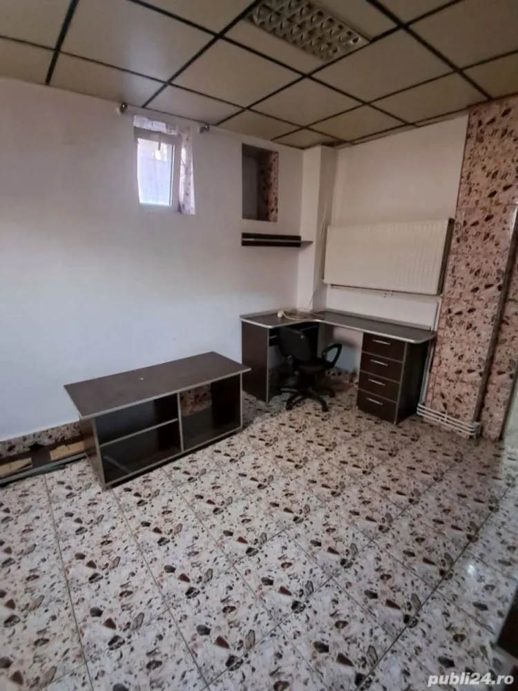 BRASADAS închiriază garsoniera 30mp la DEMISOL zona Bd.Unirii. - Agenția imobiliara BRASADAS închiriază garsoniera confort 1, cu suprafata utila de 30 mp, la DEMISOL intr-o locatie deosebita cu 3 etaje fără risc seismic, constructie foarte rezistenta.

3 statii autobuz pana la metrou Piata Unirii si 3 statii pana la Metrou P ta Muncii. 

Aspect elegant, gresie,faianta,termopan,centrala proptie, us metalica,renovata si mobilata pe comanda,modrrn,aspect decent,nu xe lux, bucatarie mobilata si utilata,baie cu cada noua,mare,,baia necesita usoara curatenie,tavan fals,neon, calorifer mare in camera, ,toare incaperile destul de spatioase.
