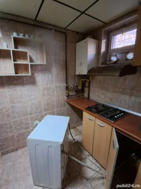 BRASADAS închiriază garsoniera 30mp la DEMISOL zona Bd.Unirii.