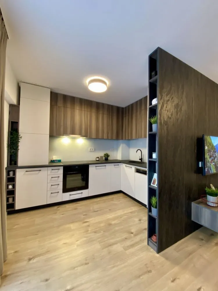 Vand apartament 3 camere | PROPRIETAR | Belvedere Residences - PROPRIETAR. Nu colaboram cu agenți/agenții imobiliare. Va rog nu insistați. Mulțumesc. 

Vand apartament cu 3 camere in Complexul Rezidential Belvedere Residences, zona Floreasca / Barbu Văcărescu, langa metrou Pipera....

Apartamentul este situat in Bl. 7, etajul 6 cu orientare Vest....

Facilitati:
- complex rezidential inchis
- mai multe locuri de joaca pentru copii
- apartament de vinde mobilat si utilat complet, exact cu se vede in poze, dotat cu toate electrocasnicele, plita inducţie, cuptor, hota, combina frigorifica NoFrost, masina de spalat rufe , mașina de spălat vase , tv , saltea spuma memorie 160x200. 
- centrala proprie, încălzire în pardoseală
- aer conditionat (dormitor mare și living).

Loc de parcare opțional 20 000€

Direct proprietar! numărul de telefon îl găsiți pe pozele din anunt.

Nu se aplică TVA fiind achiziționat pe persoană fizică. 

Nu colaboram cu agenți/agenții imobiliare. Va rog nu insistați. Mulțumesc. 
.....