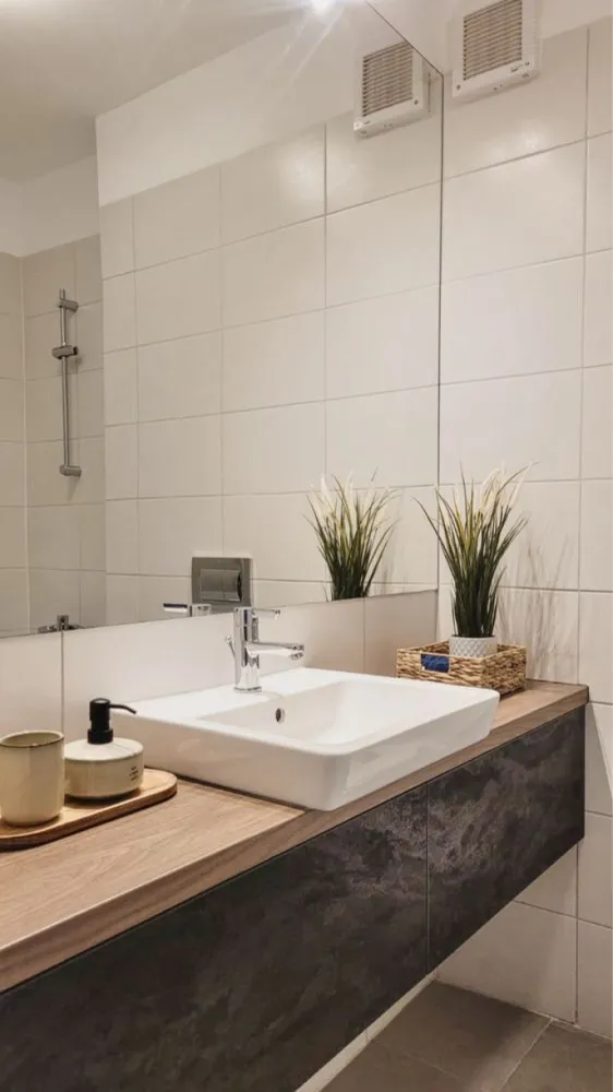 Vand apartament 3 camere | PROPRIETAR | Belvedere Residences - PROPRIETAR. Nu colaboram cu agenți/agenții imobiliare. Va rog nu insistați. Mulțumesc. 

Vand apartament cu 3 camere in Complexul Rezidential Belvedere Residences, zona Floreasca / Barbu Văcărescu, langa metrou Pipera....

Apartamentul este situat in Bl. 7, etajul 6 cu orientare Vest....

Facilitati:
- complex rezidential inchis
- mai multe locuri de joaca pentru copii
- apartament de vinde mobilat si utilat complet, exact cu se vede in poze, dotat cu toate electrocasnicele, plita inducţie, cuptor, hota, combina frigorifica NoFrost, masina de spalat rufe , mașina de spălat vase , tv , saltea spuma memorie 160x200. 
- centrala proprie, încălzire în pardoseală
- aer conditionat (dormitor mare și living).

Loc de parcare opțional 20 000€

Direct proprietar! numărul de telefon îl găsiți pe pozele din anunt.

Nu se aplică TVA fiind achiziționat pe persoană fizică. 

Nu colaboram cu agenți/agenții imobiliare. Va rog nu insistați. Mulțumesc. 
.....