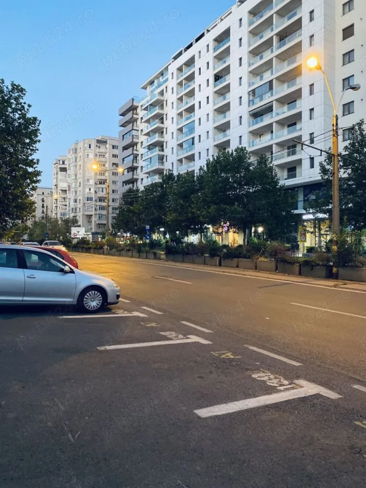 Vanzare - Ap. 3 camere Nerva Traian - Vanzare Apartament de 3 camere, decomandat, 2 grupuri sanitare, in zona Nerva Traian, la o distanta de 2-3 minute de mers pe jos fata de statia de metrou Timpuri Noi. Zona comerciala avand magazinele Lidl,Mega image, farmacii, scoala generala nr. 81, gradinita etc.

Suprafata totala imobil fiind de 90 m2.
Blocul a fost reabilitat anul acesta (2024), etajul 6 8, contor de gaze individual.