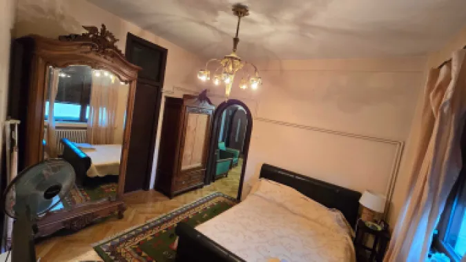 Apartament în bloc interbelic - 3 Camere - 2 balcoane - 203.000 €