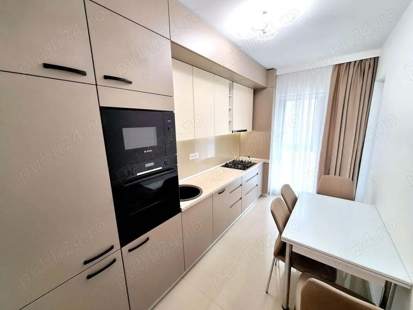 Apartament 3 camere Superb | Bloc Nou | 2 bai | Terasa | Boxa | AFI Cotroceni | Parcul Liniei - Ofer spre vanzare un superb apartament cu 3 camere aflat in complexul rezidential EXIGENT PLAZA RESIDENCE din Bucuresti, Sectorul 6, zona Timisoara Lujerului - Cotroceni la cateva minute mers pe jos de AFI Cotroceni si Plaza Romania Mall. 
 
Complexul rezidential este amplasat în apropierea celui mai nou si frumos parc liniar din Bucuresti - Parcul Liniei, dar si in proximitatea Parcului Timisoara cat si Parcului Drumul Taberei (Moghioros). Apartamentul are acces la toate tipurile de transport in comun (metrou Lujerului 10min, tramvai, autobuz, etc). De asemenea, in incinta compelxului sunt supermarketurile Carrefour si Profi, iar in imediata apropiere se afla Cora Lujerului, Lidl si Auchan, etc.

Apartamentul de 3 camere este complet decomandat si compartimentat astfel: hol generos, living spatios si luminos cu 2 geamuri mari, bucatarie mare cu 2 geamuri cu dinning, 2 dormitoare spatioase (dintre care un dormitor este de tip matrimonial cu dressing si baie proprie), 2 bai (una principala cu cada iar cealalta pentru dormitorul matrimonial cu cabina dus walk-in), terasa deschisa cu balustrada din sticla securizata si cu acces atat din bucatarie cat si din living. Suprafata utila totala este 75 m2 iar cea construita 92 m.p. 

Apartamentul este complet mobilat si utilat cu centrala gaz cu wifi Viessmann, aer conditionat cu wifi, electrocasnice incorporate Bosch, masina de spalat vase, masina de spalat rufe, uscator, etc. 

Facilitatile si Caracteristicile cheie ale acestui apartament includ:
- Localizare excelenta: AFI Cotroceni Mall, Plaza Romania Mall, Cladiri de Birouri, Supermarketuri, Universitati si Licee, Scoli, Gradinite, Parcul Liniei, etc.
- Bloc nou 2022 - arhitectura si design modern, 2 lifturi silentioase Kone.
- Finisaje premium, glafuri marmura, geamuri tip "perete" de sus pana jos care permit luminii naturale sa patrunda in fiecare colt
- Incalzire prin centrala proprie pe gaz wifi Viessmann si termostat ambiental wireless.
- Complex rezidential securizat paza si video si curte mare cu spatii verzi.
- Terasa cu balustrada cu sticla securizata si finisaje gresie portelanat si marmura.
- Complex residential cu parcare subterana si supraterana, inclusiv si parcare si pentru vizitatori.
- Acces usor si facil catre toate mijloacele de transport in comun: metrou, tramvai, etc.

Va asteptam la vizionare!