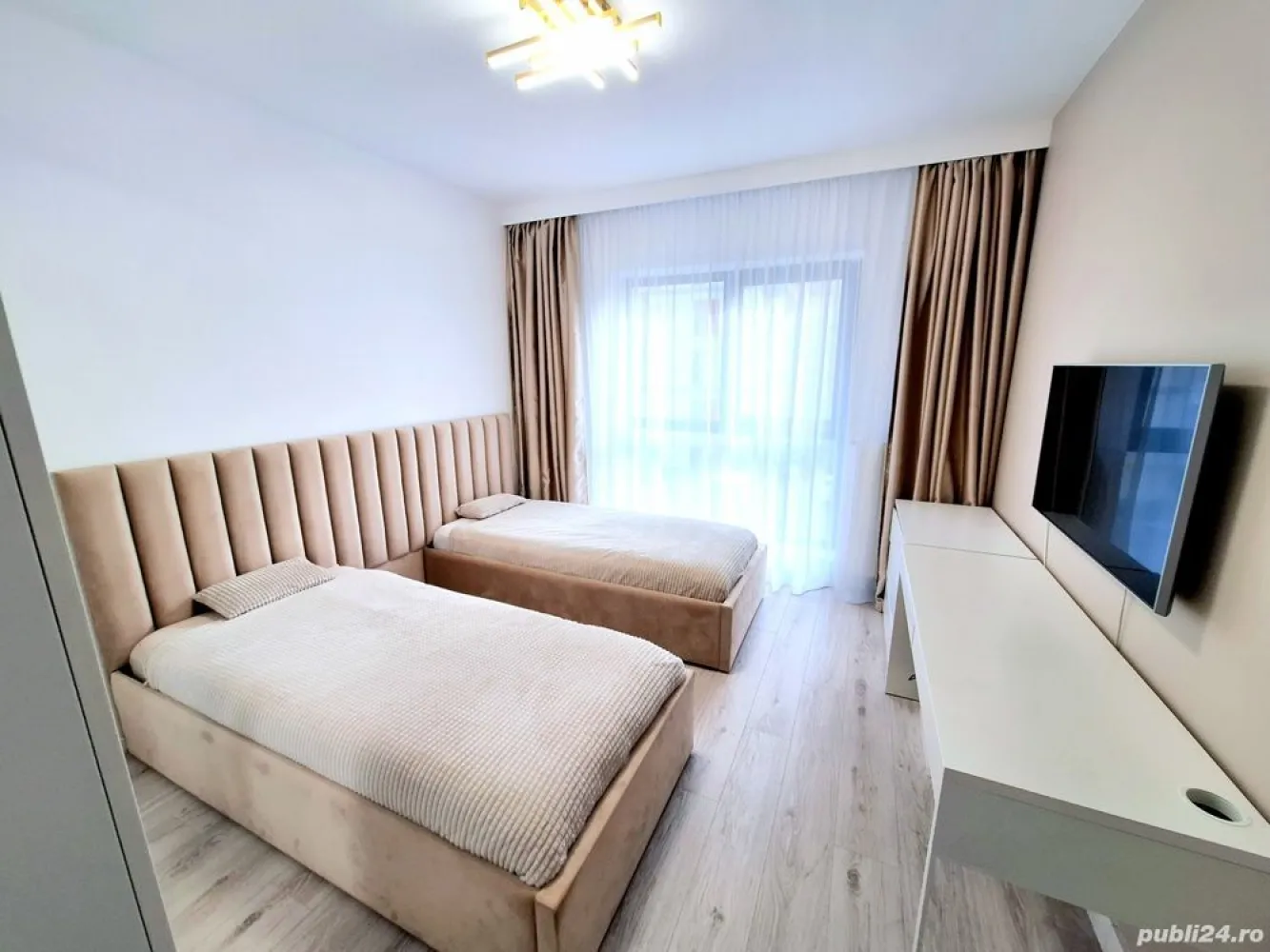 Apartament 3 camere Superb | Bloc Nou | 2 bai | Terasa | Boxa | AFI Cotroceni | Parcul Liniei - Ofer spre vanzare un superb apartament cu 3 camere aflat in complexul rezidential EXIGENT PLAZA RESIDENCE din Bucuresti, Sectorul 6, zona Timisoara Lujerului - Cotroceni la cateva minute mers pe jos de AFI Cotroceni si Plaza Romania Mall. 
 
Complexul rezidential este amplasat în apropierea celui mai nou si frumos parc liniar din Bucuresti - Parcul Liniei, dar si in proximitatea Parcului Timisoara cat si Parcului Drumul Taberei (Moghioros). Apartamentul are acces la toate tipurile de transport in comun (metrou Lujerului 10min, tramvai, autobuz, etc). De asemenea, in incinta compelxului sunt supermarketurile Carrefour si Profi, iar in imediata apropiere se afla Cora Lujerului, Lidl si Auchan, etc.

Apartamentul de 3 camere este complet decomandat si compartimentat astfel: hol generos, living spatios si luminos cu 2 geamuri mari, bucatarie mare cu 2 geamuri cu dinning, 2 dormitoare spatioase (dintre care un dormitor este de tip matrimonial cu dressing si baie proprie), 2 bai (una principala cu cada iar cealalta pentru dormitorul matrimonial cu cabina dus walk-in), terasa deschisa cu balustrada din sticla securizata si cu acces atat din bucatarie cat si din living. Suprafata utila totala este 75 m2 iar cea construita 92 m.p. 

Apartamentul este complet mobilat si utilat cu centrala gaz cu wifi Viessmann, aer conditionat cu wifi, electrocasnice incorporate Bosch, masina de spalat vase, masina de spalat rufe, uscator, etc. 

Facilitatile si Caracteristicile cheie ale acestui apartament includ:
- Localizare excelenta: AFI Cotroceni Mall, Plaza Romania Mall, Cladiri de Birouri, Supermarketuri, Universitati si Licee, Scoli, Gradinite, Parcul Liniei, etc.
- Bloc nou 2022 - arhitectura si design modern, 2 lifturi silentioase Kone.
- Finisaje premium, glafuri marmura, geamuri tip "perete" de sus pana jos care permit luminii naturale sa patrunda in fiecare colt
- Incalzire prin centrala proprie pe gaz wifi Viessmann si termostat ambiental wireless.
- Complex rezidential securizat paza si video si curte mare cu spatii verzi.
- Terasa cu balustrada cu sticla securizata si finisaje gresie portelanat si marmura.
- Complex residential cu parcare subterana si supraterana, inclusiv si parcare si pentru vizitatori.
- Acces usor si facil catre toate mijloacele de transport in comun: metrou, tramvai, etc.

Va asteptam la vizionare!