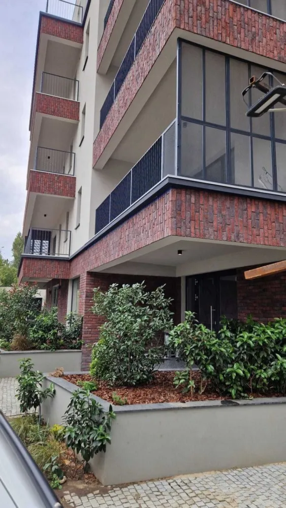 Vanzare 3 camere Barbu Vacarescu imobil nou 289.000 E +tva - Vanzare apartament 3 cam intr-un proiect imobiliar nou in zona Barbu Vacarescu, Floreasca, langa Kaufland si Lidl, cu blocuri de mica inaltime, la etajul 4/5, 100 mp construiti, 2 grupuri sanitare, lift, finisaje premium, finalizare luna decembrie 2024, S+P+3E+4E+5R retras.
Se poate vinde si mobilat.
Pret vanzare 289.000 E +TVA.
Loc parcare subteran sistem tip Klaus cu 2 locuri 27.000E+TVA.
DIRECT DEZVOLTATOR

NU COLABORAM CU AGENTII IMOBILIARE