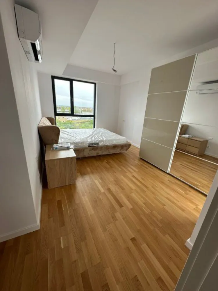 De vanzare Apartament NOU 3 camere | 2 Bai | Parcare | Atlas Residance-Aviatiei - Apartament 3 camere, 2 bai, bucatarie inchisa, in Atlas Residence imobil NOU, zona Aviatiei-Baneasa.
Detine loc de parcare subteran.
Suprafata 120 mp.
2 terase.
Centrala proprie, parchet, aer conditionat Mitsubishi, incalzire pardoseala, videointerfon.
Bucatarie mobilata/utilata, living mobilat, dormitoare mobilate.
Etajul 7, amazing view.
Pentru persoane juridice sa factureaza fara TVA, pentru persoane fizice se adauga tva 19%.