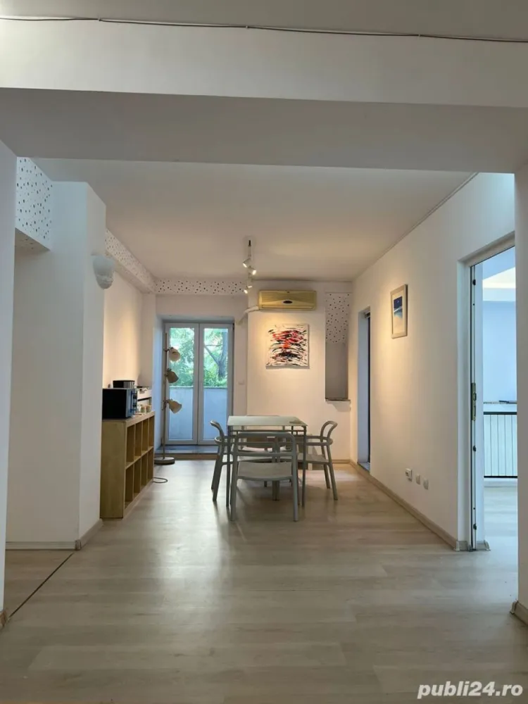 Apartament Central Unirii - Se vinde apartament central situat pe Bulevardul Unirii 63, suprafața apartamentului este de 102mp fiind situat la etajul 1 al blocului. Pentru vizionari și mai multe detalii răspund la mesaje.