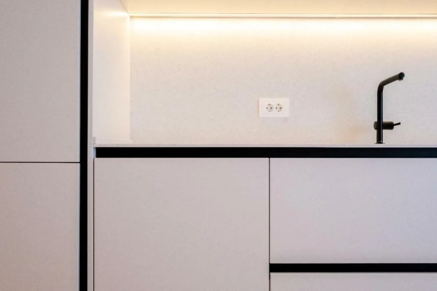 Apartament 3 CamerÄ™ Aviatiei Tower - Apartament nou construit cu vedere spre muzeul aviaţiei. Mobilat complet, parte din ansamblu Aviaţiei Tower etapa 2. Apartamentul nu a fost locuit. Apartamentul vine cu loc de parcare.

Nu discut cu agenţii.
