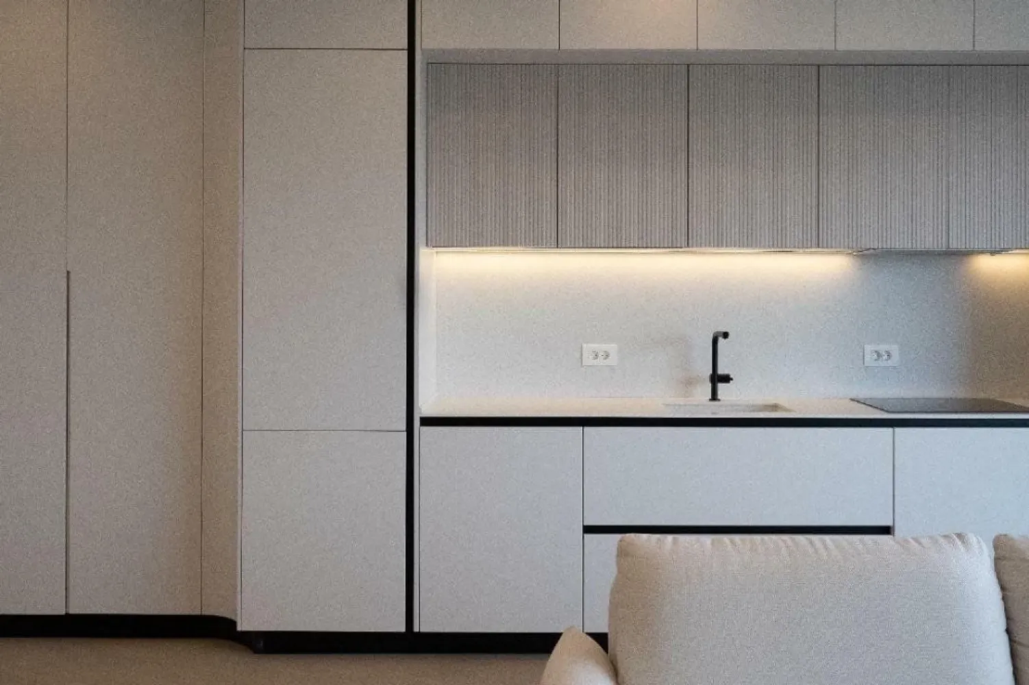 Apartament 3 CamerÄ™ Aviatiei Tower - Apartament nou construit cu vedere spre muzeul aviaţiei. Mobilat complet, parte din ansamblu Aviaţiei Tower etapa 2. Apartamentul nu a fost locuit. Apartamentul vine cu loc de parcare.

Nu discut cu agenţii.