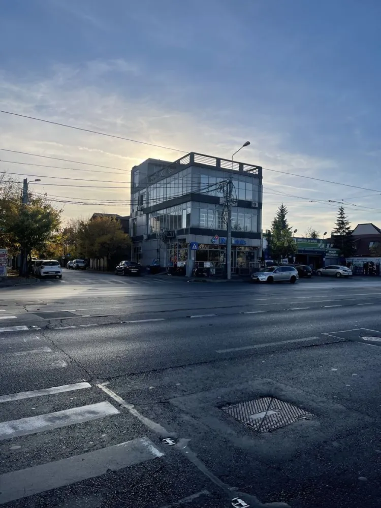 Cladire Comerciala Sector 1 Stradal Sos Chitilei / Commercial Building - Direct Proprietar
Rugam Anunţul sa nu fie preluat de Agenţii .
Sector 1 , Şoseaua Chitilei 143 , Stradal ,
Cadastru , Intabulare , Recepție . Toate actele la zi . 
Ținem să menționăm ca acest imobil are un vad comercial stradal excelent . 
Se vinde Imobil Clădire Comercială cu structura Metalică tip OPEN space pe fiecare etaj : respectiv 140mp/etaj parter , etaj 1 , etaj 2 plus ; -subsol 2 camere aproximativ 40-45mp aerisit constant ,
-terasa circulabila şi mansardabila aproximativ 100mp care nu sunt adăugaţi .
-adiacent terasei , camera de birou aproximativ 40mp , cu baie wc şi dus separat doar pentru birou .
-structura metalică , fiecare etaj poate fi modular şi openspace .
Structura metalică proiectata și raportată pentru mai multe etaje . 
Pretabil : Sediu Banca , Clinica Medicala , Showroom , FastFood , Atelier , Data Center , Birouri .

Clădirea modulara se poate împarţi precum ;
Avem doua uşi de acces pe lateralul imobilului plus intrarea principala de acces prin fata .
Avem doua scări interioare pentru fiecare usa de acces şi etaj .
-Astfel Parterul plus Etajul 1 fiind separat de Etaj 2 plus terasa şi Camera Birou de pe terasa .

Avantaje :
-Stradal/Central Şoseaua Chitilei cu deschidere pe doua străzi
- Doua Puncte de Curent Trifazic putere totala de consum 180kw . 60kw/Per faza/3 faze .
-Doua puncte de gaz , doua contoare separate .
-Doua Centrale Termice
- 3 intrări de acces
-Posibilitate Extindere şi Mansardare
-Terasa totala 140mp pentru panouri FotoVoltaice ,
-Locuri de parcare facile ,
-Fiecare etaj vine cu ; Wc'uri , Dusuri , camere de schimb , camere tehnice ,
-Bucatarie Functionala si utilata la Etajele Superioare .

For sale Commercial Building 450sqm situated in Sector 1 Soseaua Chitilei 143 ,

The building has metallic structure , modular and open space , 140sqm on each floor , we have Ground Floor 140sqm , First Floor 140sqm , Second Floor 140sqm , Office Room with Private Toilet and Shower another 40sqm , Open Terrace 100sqm and two Basement rooms with another 40sqm .
Facilities;
-Two Electrical Contracts with total power consumption up to 180kw
-Two Gas contracts with two separate thermic stations
-3 points of acces , one of the Main Street and another two from the lateral .
-Two separate stairs / this can give the possibility of separating the floors between them without affecting one floor with another .
-Each Floor has its own heating system , technical rooms, separate bathrooms, showers , change rooms ,
-Fully functional Kitchen for the Upper Floors .
-Strong Metalic Structure which can hold strong earthquakes 
-Big Open Terrace ideal for Solar Panels 140sqm
-Parking Spaces ,
-Best Location Near Bus Station , Subway .

We can give furthermore Information also in French and Arabic .