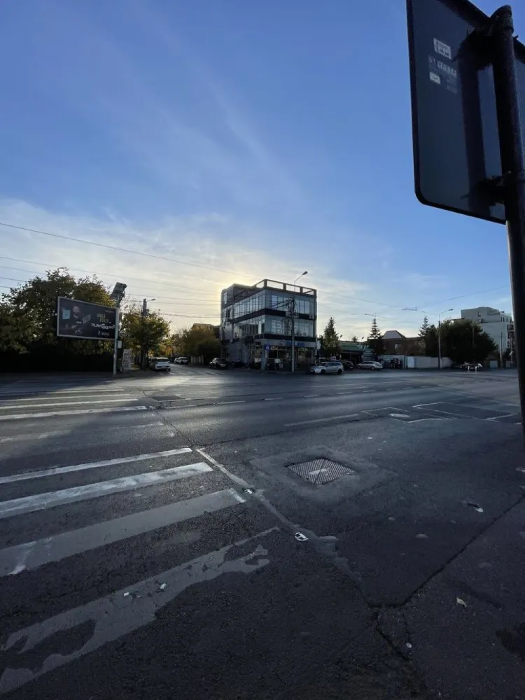 Cladire Comerciala Sector 1 Stradal Sos Chitilei / Commercial Building - Direct Proprietar
Rugam Anunţul sa nu fie preluat de Agenţii .
Sector 1 , Şoseaua Chitilei 143 , Stradal ,
Cadastru , Intabulare , Recepție . Toate actele la zi . 
Ținem să menționăm ca acest imobil are un vad comercial stradal excelent . 
Se vinde Imobil Clădire Comercială cu structura Metalică tip OPEN space pe fiecare etaj : respectiv 140mp/etaj parter , etaj 1 , etaj 2 plus ; -subsol 2 camere aproximativ 40-45mp aerisit constant ,
-terasa circulabila şi mansardabila aproximativ 100mp care nu sunt adăugaţi .
-adiacent terasei , camera de birou aproximativ 40mp , cu baie wc şi dus separat doar pentru birou .
-structura metalică , fiecare etaj poate fi modular şi openspace .
Structura metalică proiectata și raportată pentru mai multe etaje . 
Pretabil : Sediu Banca , Clinica Medicala , Showroom , FastFood , Atelier , Data Center , Birouri .

Clădirea modulara se poate împarţi precum ;
Avem doua uşi de acces pe lateralul imobilului plus intrarea principala de acces prin fata .
Avem doua scări interioare pentru fiecare usa de acces şi etaj .
-Astfel Parterul plus Etajul 1 fiind separat de Etaj 2 plus terasa şi Camera Birou de pe terasa .

Avantaje :
-Stradal/Central Şoseaua Chitilei cu deschidere pe doua străzi
- Doua Puncte de Curent Trifazic putere totala de consum 180kw . 60kw/Per faza/3 faze .
-Doua puncte de gaz , doua contoare separate .
-Doua Centrale Termice
- 3 intrări de acces
-Posibilitate Extindere şi Mansardare
-Terasa totala 140mp pentru panouri FotoVoltaice ,
-Locuri de parcare facile ,
-Fiecare etaj vine cu ; Wc'uri , Dusuri , camere de schimb , camere tehnice ,
-Bucatarie Functionala si utilata la Etajele Superioare .

For sale Commercial Building 450sqm situated in Sector 1 Soseaua Chitilei 143 ,

The building has metallic structure , modular and open space , 140sqm on each floor , we have Ground Floor 140sqm , First Floor 140sqm , Second Floor 140sqm , Office Room with Private Toilet and Shower another 40sqm , Open Terrace 100sqm and two Basement rooms with another 40sqm .
Facilities;
-Two Electrical Contracts with total power consumption up to 180kw
-Two Gas contracts with two separate thermic stations
-3 points of acces , one of the Main Street and another two from the lateral .
-Two separate stairs / this can give the possibility of separating the floors between them without affecting one floor with another .
-Each Floor has its own heating system , technical rooms, separate bathrooms, showers , change rooms ,
-Fully functional Kitchen for the Upper Floors .
-Strong Metalic Structure which can hold strong earthquakes 
-Big Open Terrace ideal for Solar Panels 140sqm
-Parking Spaces ,
-Best Location Near Bus Station , Subway .

We can give furthermore Information also in French and Arabic .