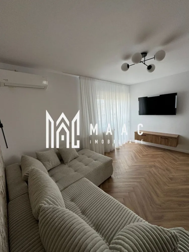 Apartament 2 camere | Etaj 1 | Decomandat | Arhitectilor - MAAC Imobiliare vă propune spre vânzare un apartament deosebit cu 2 camere, situat în cartierul Arhitecților, într-un imobil tip vilă (P+2) cu doar 9 apartamente – o alegere ideală pentru cei care își doresc un cămin liniștit, rafinat și cu o calitate superioară a vieții. Caracteristici generale: Suprafață totală: 57 mp (50 mp utili + balcon generos de 7 mp) Etaj: 1 din 2 Compartimentare: complet decomandat Orientare sudică – lumină naturală pe tot parcursul zilei Loc de parcare privat inclus – situat chiar în fața imobilului Finisaje & Dotări Premium: Renovare completă realizată cu ajutorul unui designer de interior Investiție de peste 27.000 EUR în materiale și finisaje de calitate superioară Electrocasnice de top, eficiente energetic, integrate armonios în spațiu Mobilier realizat integral la comandă, gândit pentru a optimiza fiecare metru pătrat Ambianță modernă, cu atenție la detalii și confort sporit Avantaje adiționale: Bloc tip vilă cu regim redus de înălțime – doar 2 etaje și 9 apartamente Zonă aerisită și liniștită, ideală pentru rezidență permanentă Apartament liber de sarcini, disponibil imediat Acceptăm plată cash sau prin credit ipotecar Preț negociabil în funcție de modalitatea de plată Această proprietate reprezintă o combinație rară între design, confort și locație. Perfectă pentru o familie tânără, un cuplu sau ca investiție într-o zonă în continuă dezvoltare. Contactați echipa MAAC Imobiliare pentru mai multe detalii sau pentru a programa o vizionare! ID: CP2768715.