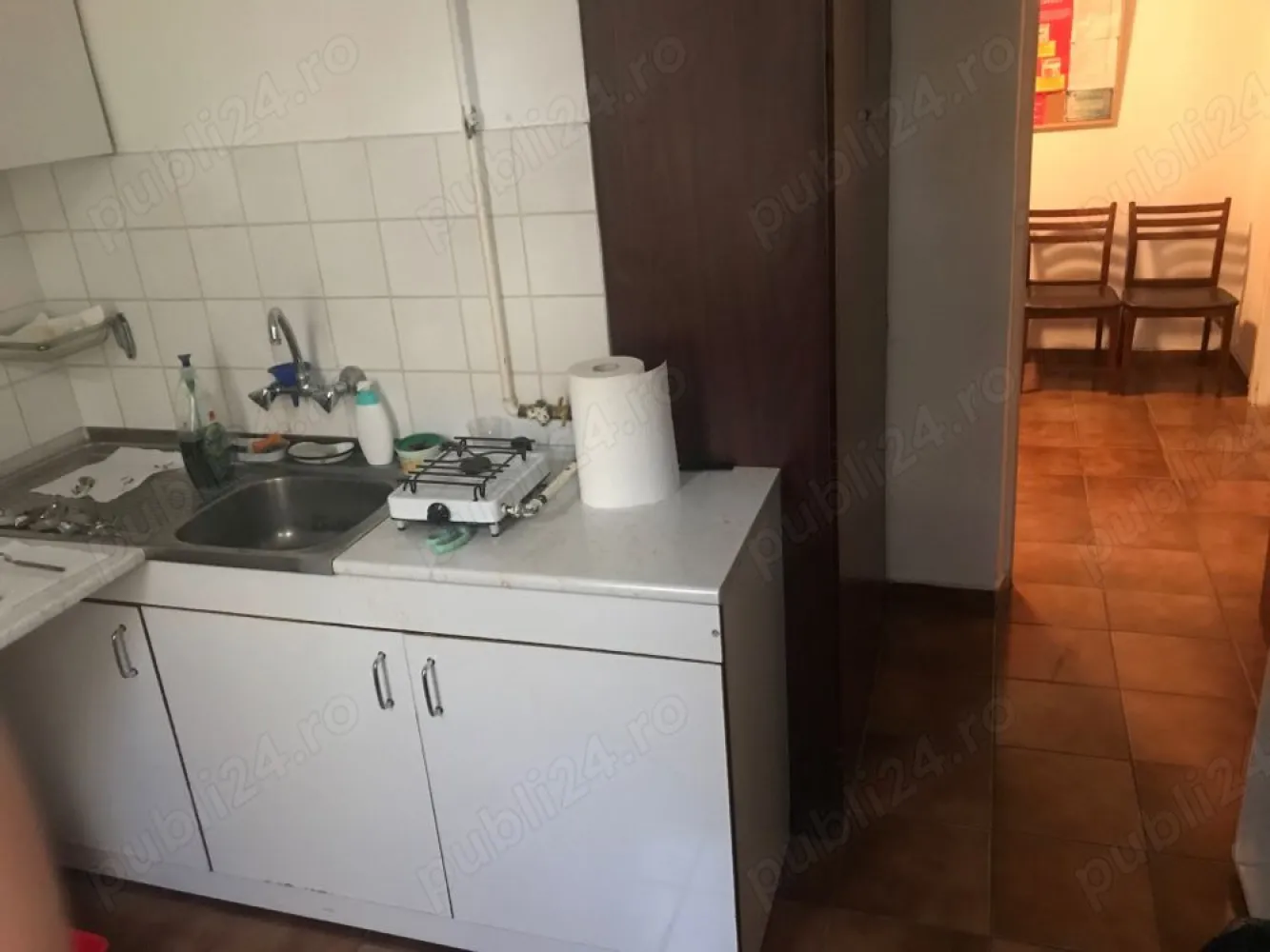Vand cabinet stomatologic pe Calea Moșilor in București - Vand cabinet stomatologic cu un unit, complet utilat care funcționează de peste 25ani intr-o garsoniera, cu suprafața construita de 40mp, modificata cu autorizație de construcție,in Bucuresti, aflată la parterul unui bloc situat pe Calea Moșilor, inclusiv firma cu avizul de funcționare și contracte pentru utilitati etc (posibil doar spațiu și firma, fără mobilier, aparate si instrumentar).