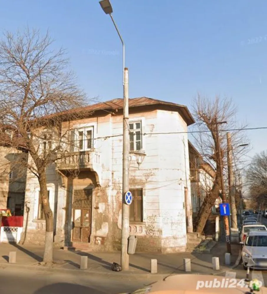 Imobil (spațiu comercial și apartament) de vânzare, Calea Șerban Vodă, București - Vând imobil în casă, pe Calea Șerban Vodă, excepțional poziționat, lângă parcul Carol, compus din:

- Spațiu comercial cu suprafața de 140 mp situat la parter;
- Apartament cu cu suprafața de 31 mp mp situat la etajul 1, deasupra spațiului comercial;
- Pivniță cu suprafața de 9 mp