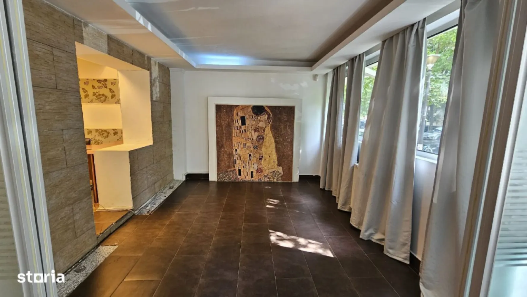 Vanzare spatiu birouri 137mp, parter, intrare stradala, Anastasie Panu - Apartament 4 camere la parter, extins si transformat in spatiu birouri/servicii, cu intrare stradala dedicata. Spatiul este situat pe Str. Anastasie Panu, in zona linistita, la cateva minute de mers pe jos de statia de metrou Timpuri Noi. Suprafata utila de 137 mp, incalzire cu centrala proprie si calorifere, sistem alarma, aer conditionat, usa metalica, balcon inchis, termopane, gresie, faianta, etc. Spatiul este compus din sala de sedinte, 3 camere birouri, zona secretariat, hol generos la intrare, 2 bai, zona depozitare, balcon inchis. Detalii suplimentare la telefon sau la fata locului.