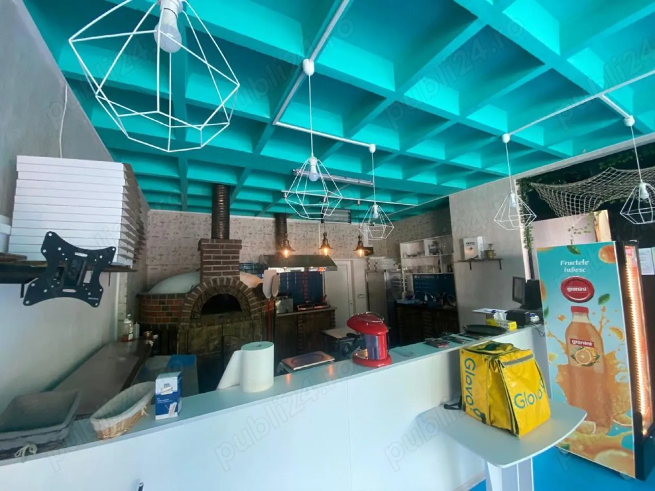vand afacere la cheie deschisa recent - afacere la cheie deschisă recent, locația se află în drumul taberei la favorit, dispune de toate utilitățile, toate utilajele sunt noi inclusiv cuptorul de pizza care este pe lemne și făcut la comandă, chirie mică față de ce se găsește prin zona. în momentul de față locația funcționează, spațiul dispune și de terasă, pe timp de iarnă se pot pune 4-5 mese la interior. avem contracte active pe platformele glovo, Tazz și bolt. o vând pentru ca mai am și altă locație și nu mă pot ocupa de amândouă. preț 46500 ușor negociabil