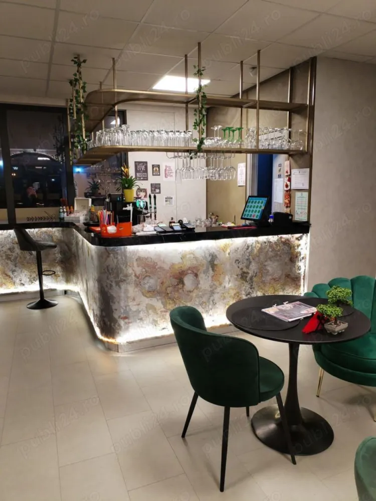 Afacere la cheie- Restaurant cu specific ITALIAN - SE VINDE AFACERE ! 
- Restaurantul are 125 mp și cuprinde : bucătăria open space sala de mese bar 2 toalete 1 zona de depozitare marfa 9 parcari exterioare (dintre care 5 sunt folosite ca și terasa pentru clienți). 
- Este complet dotat și amenajat și beneficiază de 3 ieșiri!
- Afacerea este în continua dezvoltare, cu creştere de la luna la luna , restaurantul desfășurându-şi activitatea din august 2023. 
- Poziționat pe bulevardul Metalurgiei sector 4 lîngă METRO, LIDL, JUMBO, vis-a-vis de parcul TUDOR ARGHEZI și fiind înconjurat de o multitudine de complexe rezidențiale, afacerea se bucura de o imagine pozitiva , creată atât în mediul online pe paginile de socializare cât și în locație , de către clienții fideli, mulțumiți de calitatea primită la noi în locatie. 
- Strategia acestei afaceri este concentrată pe menținerea calitații, a standardelor deja create și pe continuitate, pentru a putea atrage și mulțumi și alți potențiali clienți. 
 - Afacerea oferă preparate AUTENTICE. 
- Pachetul cuprinde : echipamentele si mobilierul, furnizori, clienți, angajați, Brand, social-media, avize și autorizații.
(în ceea ce privește societatea în sine - discutabil).
- Vom arata transparența în veniturile societații şi tot ce reprezintă rețetare şi bunul mers al restaurantului în continuare.
- Vânzările sunt asigurate inclusiv pe Glovo, Tazz, Bolt.

- PREȚUL ESTE NEGOCIABIL !