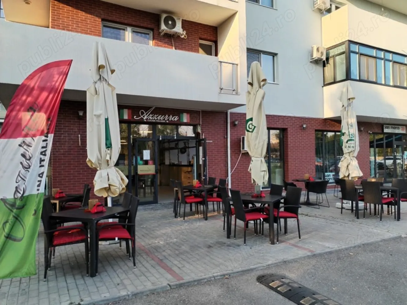 Afacere la cheie- Restaurant cu specific ITALIAN - SE VINDE AFACERE ! 
- Restaurantul are 125 mp și cuprinde : bucătăria open space sala de mese bar 2 toalete 1 zona de depozitare marfa 9 parcari exterioare (dintre care 5 sunt folosite ca și terasa pentru clienți). 
- Este complet dotat și amenajat și beneficiază de 3 ieșiri!
- Afacerea este în continua dezvoltare, cu creştere de la luna la luna , restaurantul desfășurându-şi activitatea din august 2023. 
- Poziționat pe bulevardul Metalurgiei sector 4 lîngă METRO, LIDL, JUMBO, vis-a-vis de parcul TUDOR ARGHEZI și fiind înconjurat de o multitudine de complexe rezidențiale, afacerea se bucura de o imagine pozitiva , creată atât în mediul online pe paginile de socializare cât și în locație , de către clienții fideli, mulțumiți de calitatea primită la noi în locatie. 
- Strategia acestei afaceri este concentrată pe menținerea calitații, a standardelor deja create și pe continuitate, pentru a putea atrage și mulțumi și alți potențiali clienți. 
 - Afacerea oferă preparate AUTENTICE. 
- Pachetul cuprinde : echipamentele si mobilierul, furnizori, clienți, angajați, Brand, social-media, avize și autorizații.
(în ceea ce privește societatea în sine - discutabil).
- Vom arata transparența în veniturile societații şi tot ce reprezintă rețetare şi bunul mers al restaurantului în continuare.
- Vânzările sunt asigurate inclusiv pe Glovo, Tazz, Bolt.

- PREȚUL ESTE NEGOCIABIL !