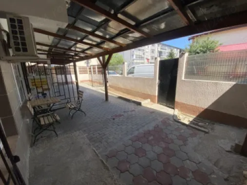 Spatiu comercial de vanzare 53mp cu teren 150mp Bucuresti sector 4