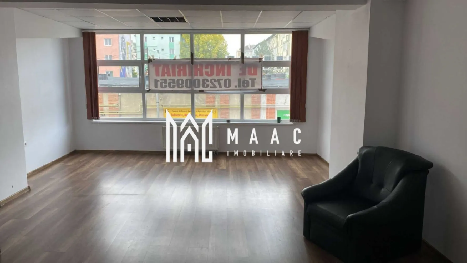 Spatiu birouri | Registrului Comertului | Etajul 1 - Maac Imobiliare – Închiriere spațiu birouri, 44 mp, Registrul Comerțului

Maac Imobiliare propune spre închiriere un spațiu de birouri open-space, cu o suprafață de 44 mp, situat în clădirea Registrului Comerțului, la etajul 1, imediat în fața intrării principale.

Spațiul este dotat cu fotolii, canapea, birou și dulap, pregătit pentru activitate imediată.

 Locație excelentă, într-o clădire reprezentativă și ușor accesibilă.

Pentru mai multe detalii precizati telefonic ca ati vazut anuntul cu ID: CP2767402