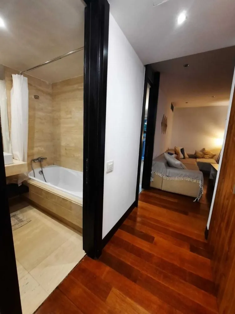 Apartament 2 camere Alia Apartments - Apartamentul de 2 camere are 60 mp utili si se afla la 400 sute de metri de Arcul de Triumf si Parcul Herastrau. Beneficiaza de finisaje de lux, sistem de climatizare HVAC ce permite reglarea temperaturii separat in fiecare camera, precum si un loc de parcare la subteran, inclus in pretul total.

Facilitatile complexului includ:

- Piscina, sauna, jacuzzi ((toate exclusiv doar pentru cele 124 de apartamente ale condominiumului);
- Sala de fitness ;
- Receptie si paza 24/24 de ore;
- Parc si sparii verzi + lobby de 300 de mp.

In apropiere putem gasi numeroase moduri de petrecere a timpului liber: parcuri, muzee, cluburi, restaurante si alte zone de divertisment.

Eng: 

This 60-square-meter two-room apartment is 400 meters from the Arch of Triumph and Herastrau Park. It benefits from luxury finishes, an HVAC system that allows the temperature to be set up separately in each room, and an underground parking space, which is included in the price.

The facilities of the complex include:

- Swimming pool, sauna, jacuzzi ((all exclusively for the 124 apartments of the condominium);
- Gym ;
- Reception and security 24/24 hours;
- Park and green spaces + lobby of 300 square meters.

Nearby you can find many ways to spend your free time: parks, museums, clubs, restaurants and other entertainment areas.