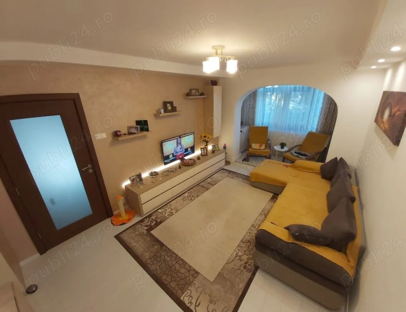 Apartament 4 camera Sos. Pantelimon - Proprietar, va propun spre achizitie un apartament cu 4 camere situat langa spitalul Sf. Pantelimon. Blocul este semi-stradal, reabilitat termic si detine loc de parcare ADP.
Apartamentul este renovat recent si este situat la etajul 2 dintr-un bloc cu 4 etaje. Are o suprafata 90 mp si este format din 4 camere, 2 grupuri sanitare, 1 balcon, 2 holuri si 1bucatarie. Apartamentul este dotat cu centrala termica pe gaz, tamplarie pvc Gealan 6 camere cu geam tripan, 2 aparate de aer conditionat (12000 btu), toaletele dotate cu bideu, instalatiile electrice si sanitare sunt schimbate (cupru). Apartamentul este foarte bine izolat termic si fonic si se vinde partial mobilat - utilat 
Accesul facil catre centrul capitalei (15 min), statie de metrou Costin Georgian, Mega Mall, parcul Morarilor, parcul Florilor, scoli si gradinita
