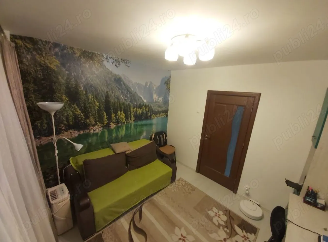 Apartament 4 camera Sos. Pantelimon - Proprietar, va propun spre achizitie un apartament cu 4 camere situat langa spitalul Sf. Pantelimon. Blocul este semi-stradal, reabilitat termic si detine loc de parcare ADP.
Apartamentul este renovat recent si este situat la etajul 2 dintr-un bloc cu 4 etaje. Are o suprafata 90 mp si este format din 4 camere, 2 grupuri sanitare, 1 balcon, 2 holuri si 1bucatarie. Apartamentul este dotat cu centrala termica pe gaz, tamplarie pvc Gealan 6 camere cu geam tripan, 2 aparate de aer conditionat (12000 btu), toaletele dotate cu bideu, instalatiile electrice si sanitare sunt schimbate (cupru). Apartamentul este foarte bine izolat termic si fonic si se vinde partial mobilat - utilat 
Accesul facil catre centrul capitalei (15 min), statie de metrou Costin Georgian, Mega Mall, parcul Morarilor, parcul Florilor, scoli si gradinita