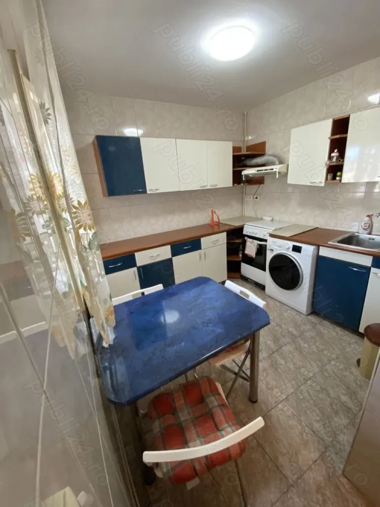 Apartament 4 camere Basarabia - Propietar ! Apartament de 4 camere in Basarabia, reper Mega Mall, confort 1 decomandat, avand suprafata de 88.51mp, cu 2 bai si 2 balcoane. Locuinta este situata la etajul 9 intr-un imobil tip bloc de 10 etaje, construit in anul 1982. Blocul este reabilitat . Apartamentul are vedere in spate si lateral .Finisaje : gresie, faianta, termopane. Incalzire termoficare cu posibitate montare centrala .Recomand aceasta proprietate persoanelor active pentru care o locuinta in apropiere de mijloacele de transport in comun, statie de metrou, centre comerciale, supermarketuri, piete agroalimentare si parcuri. 
1 loc de parcare in spatele blocului 
Apartamentul necesita renovare 
Toate actele in regula !