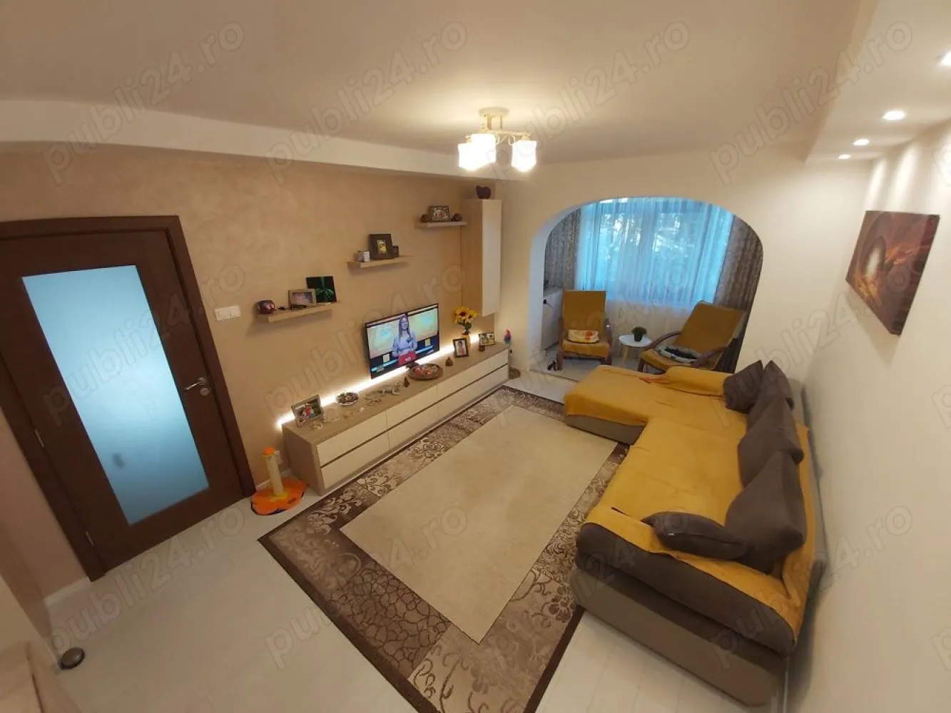 Apartament 4 camere sos Pantelimon - Proprietar, va propun spre achizitie un apartament cu 4 camere situat langa spitalul Sf. Pantelimon. Blocul este semi-stradal, reabilitat termic si detine loc de parcare ADP.
Apartamentul este renovat recent si este situat la etajul 2 dintr-un bloc cu 4 etaje. Are o suprafata 90 mp si este format din 4 camere, 2 grupuri sanitare, 1 balcon, 2 holuri si 1bucatarie. Apartamentul este dotat cu centrala termica pe gaz, tamplarie pvc Gealan 6 camere cu geam tripan, 2 aparate de aer conditionat (12000 btu), toaletele dotate cu bideu, instalatiile electrice si sanitare sunt schimbate (cupru). Apartamentul este foarte bine izolat termic si fonic si se vinde partial mobilat - utilat 
Accesul facil catre centrul capitalei (15 min), statie de metrou Costin Georgian, Mega Mall, parcul Morarilor, parcul Florilor, scoli si gradinita