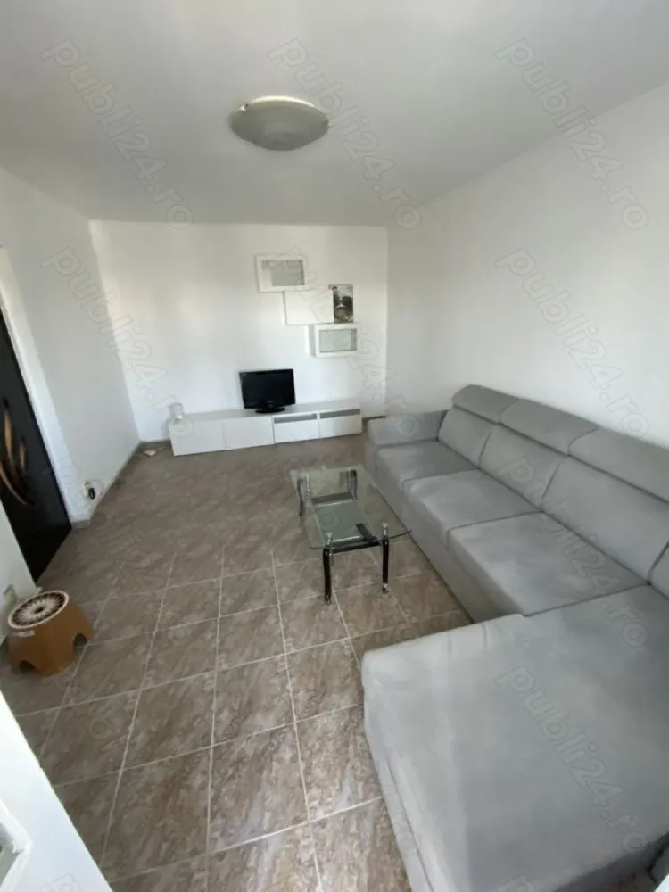 Apartament 4 camere Basarabia - Propietar ! Apartament de 4 camere in Basarabia, reper Mega Mall, confort 1 decomandat, avand suprafata de 88.51mp, cu 2 bai si 2 balcoane. Locuinta este situata la etajul 9 intr-un imobil tip bloc de 10 etaje, construit in anul 1982. Blocul este reabilitat . Apartamentul are vedere in spate si lateral .Finisaje : gresie, faianta, termopane. Incalzire termoficare cu posibitate montare centrala .Recomand aceasta proprietate persoanelor active pentru care o locuinta in apropiere de mijloacele de transport in comun, statie de metrou, centre comerciale, supermarketuri, piete agroalimentare si parcuri. 
1 loc de parcare in spatele blocului 
Apartamentul necesita renovare 
Toate actele in regula !