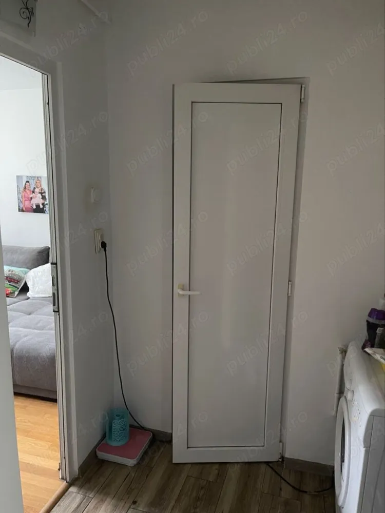 Apartament 4 camere, Alexandru Obregia, sector 4 - apartament cu 4 camere, decomandat in Sectorul 4,B-dul Alexandru Obregia - Statia STB Dragos Mladinovici.
Apartamentul se afla intr-un bloc cu 4 etaje,la etajul 4,bloc din 1976,suprafata utila 76mp,vedere fata.
Balcon cu iesire din dormitorul mare
Bloc a fost reabilitat in februarie 24
Zona linistita cu foarte multa verdeata, parculete de copii in fata blocului si in apropiere, magazine, scoala, grădinița. 
Loc de parcate -ADP sector 4