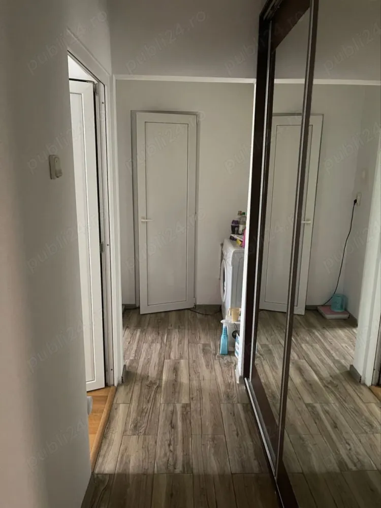Apartament 4 camere, Alexandru Obregia, sector 4 - apartament cu 4 camere, decomandat in Sectorul 4,B-dul Alexandru Obregia - Statia STB Dragos Mladinovici.
Apartamentul se afla intr-un bloc cu 4 etaje,la etajul 4,bloc din 1976,suprafata utila 76mp,vedere fata.
Balcon cu iesire din dormitorul mare
Bloc a fost reabilitat in februarie 24
Zona linistita cu foarte multa verdeata, parculete de copii in fata blocului si in apropiere, magazine, scoala, grădinița. 
Loc de parcate -ADP sector 4
