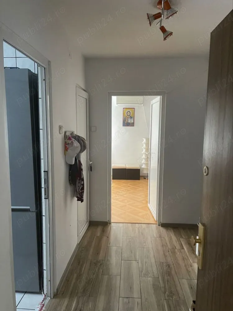Apartament 4 camere, Alexandru Obregia, sector 4 - apartament cu 4 camere, decomandat in Sectorul 4,B-dul Alexandru Obregia - Statia STB Dragos Mladinovici.
Apartamentul se afla intr-un bloc cu 4 etaje,la etajul 4,bloc din 1976,suprafata utila 76mp,vedere fata.
Balcon cu iesire din dormitorul mare
Bloc a fost reabilitat in februarie 24
Zona linistita cu foarte multa verdeata, parculete de copii in fata blocului si in apropiere, magazine, scoala, grădinița. 
Loc de parcate -ADP sector 4