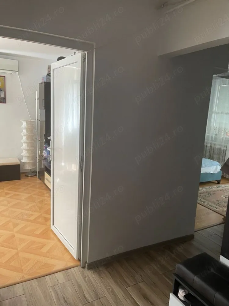 Apartament 4 camere, Alexandru Obregia, sector 4 - apartament cu 4 camere, decomandat in Sectorul 4,B-dul Alexandru Obregia - Statia STB Dragos Mladinovici.
Apartamentul se afla intr-un bloc cu 4 etaje,la etajul 4,bloc din 1976,suprafata utila 76mp,vedere fata.
Balcon cu iesire din dormitorul mare
Bloc a fost reabilitat in februarie 24
Zona linistita cu foarte multa verdeata, parculete de copii in fata blocului si in apropiere, magazine, scoala, grădinița. 
Loc de parcate -ADP sector 4