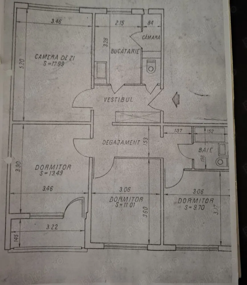 Apartament 4 camere, decomandat, 80.94 mp - Vând apartament 4 camere, decomandat, confort 1, 2 bai, pe strada Izvorul Crișului, sector 4. Apartamentul este la etajul 2 4, intr-un bloc construit în anul 1974. 

Imbunatatiri: centrala termica, geamuri termopan, ușa metalica, 3 aparate aer condiționat, loc de parcare

Proximitate: 15-17 min pe jos pana la metrou Constantin Brancoveanu sau metrou Piață Sudului. 

Apartamentul se vinde mobilat și utilat complet.