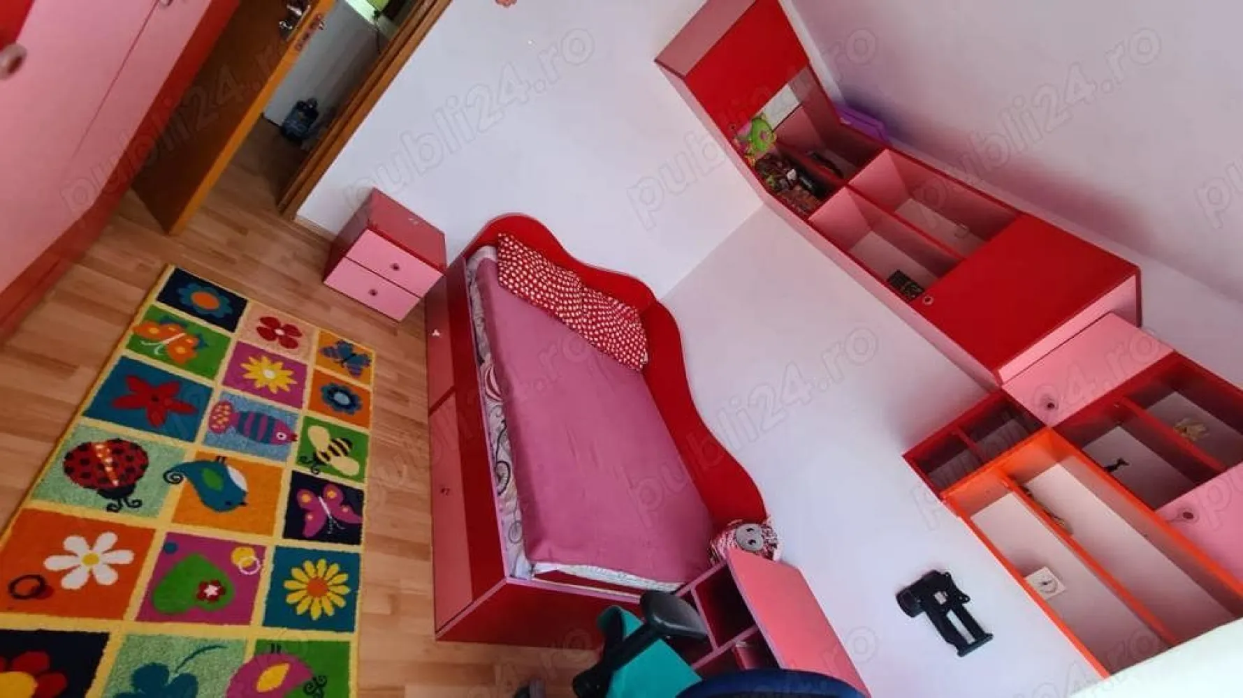 De vânzare Apartament 4 camere - De vanzare Apartament 4 camere semidecomandat, 2 grupuri sanitare , mobilat si utilat complet. Apusului Complex Apusului . 62mp , an 1974 , etaj 10 10 terasa refacuta ,Tavan izolat si pe interior . Boxa la subsol .Loc parcare ADP. 81000 Euro