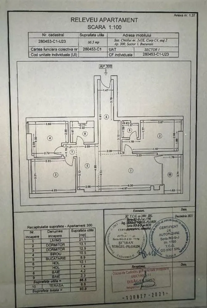 APARTAMENT 4 CAMERE ATRIA URBAN RESORT - Cartierul Atria este rezultatul unei viziuni şi din nevoia acută pentru o calitate a locuirii mai bună în urma dezvoltărilor haotice din Capitală. Conceputul de -resort urban- pe care îl integrează se evidenţiază prin spaţiile ample între clădiri, o dezvoltare predictibilă cu o vegetaţie bogată şi unde proiectul peisagistic aduce natura acasă în beneficiul rezidenţilor.
75% din suprafaţa complexului găzduieşte zone cu piscine, spaţii verzi, alei, piaţete, parcuri şi necesarul de accese şi parcaje. Sunt multe motive pentru care să vii la Atria.
Apartamentul de 4 camere se situeaza in ansamblul rezidential ATRIA URBAN RESORT, faza 2-finalizata , este disponibil imediat si are o priveliste extraordinar de frumoasa.
Optional loc de parcare 7500 Eur.