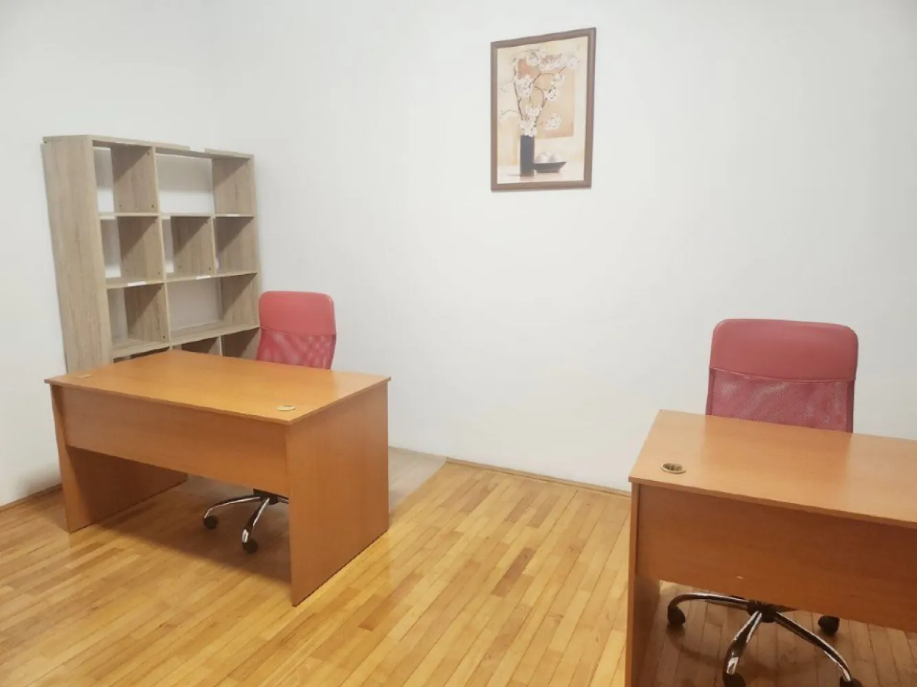 BRASADAS vinde ap 4 cam Primaverii - eleganta si confort. - Agentia Imobiliara BRASADAS vinde apartament situat in cartierul Primaverii. Cu o suprafata utila de 137.36 mp si o suprafata totala de 154.96 mp.

Suprafata utila: 137.36 mp, ideal compartimentata pentru a oferi functionalitate si stil. Suprafata totala (incl. balcon & scara): 154.96 mp, oferind un plus de spatiu pentru relaxare.

La doar cativa pasi de parcurile Herastrau si Bordei, perfecte pentru plimbari in aer liber, jogging sau activitati de recreere.

Aproape de centre comerciale, restaurante de top, scoli internationale si centre de afaceri, acest apartament este ideal pentru un stil de viata dinamic si sofisticat.

Pozitionarea in Zona Primaverii asigura acces rapid catre centrul orasului si principalele puncte de interes din Bucuresti.

Acest apartament este perfect atat pentru locuinta personala, cat si pentru investitie, avand in vedere prestigiul zonei si cererea ridicata pentru proprietati premium in aceasta zona.

www.brasadas.com.