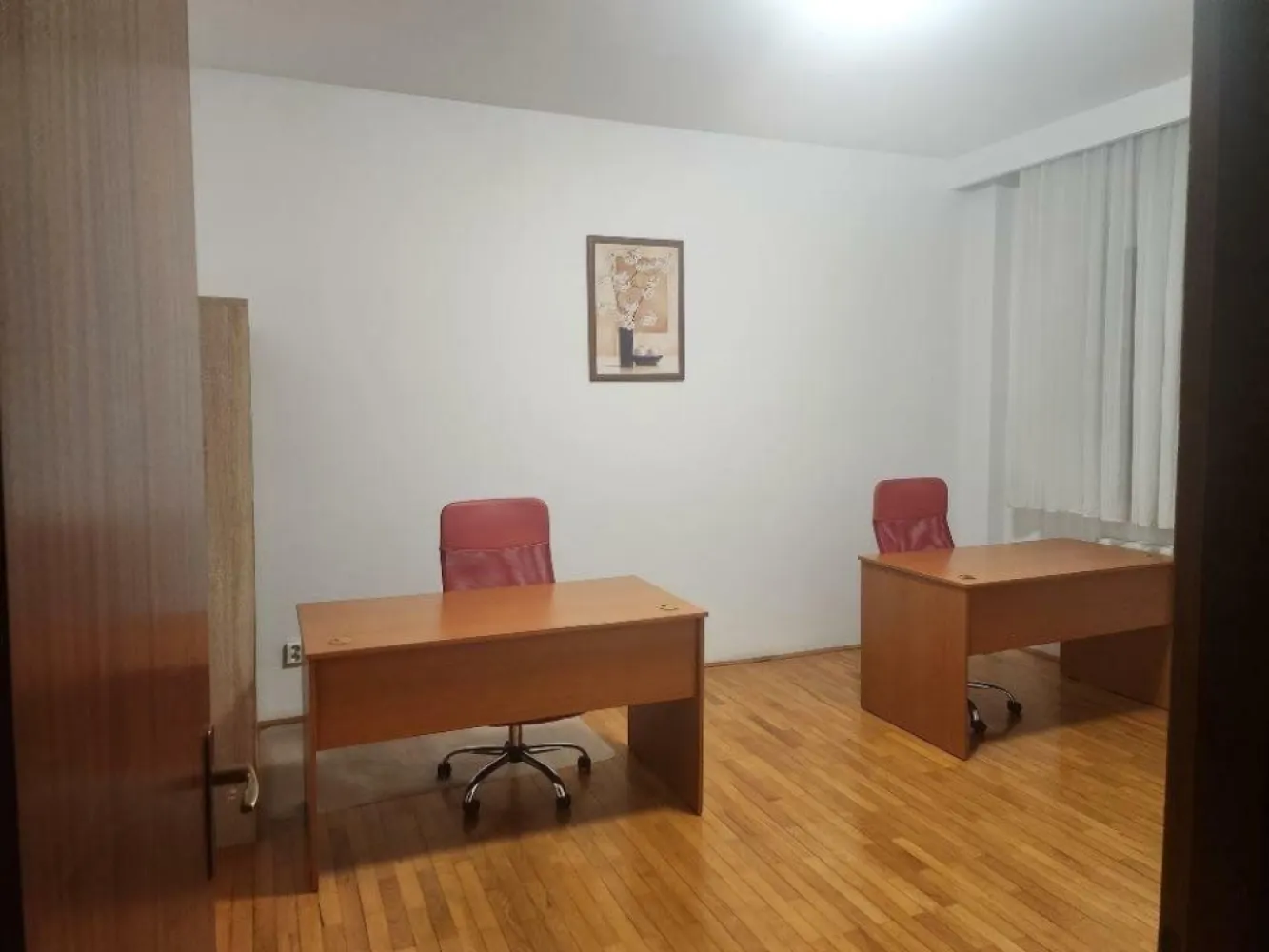 BRASADAS vinde ap 4 cam Primaverii - eleganta si confort. - Agentia Imobiliara BRASADAS vinde apartament situat in cartierul Primaverii. Cu o suprafata utila de 137.36 mp si o suprafata totala de 154.96 mp.

Suprafata utila: 137.36 mp, ideal compartimentata pentru a oferi functionalitate si stil. Suprafata totala (incl. balcon & scara): 154.96 mp, oferind un plus de spatiu pentru relaxare.

La doar cativa pasi de parcurile Herastrau si Bordei, perfecte pentru plimbari in aer liber, jogging sau activitati de recreere.

Aproape de centre comerciale, restaurante de top, scoli internationale si centre de afaceri, acest apartament este ideal pentru un stil de viata dinamic si sofisticat.

Pozitionarea in Zona Primaverii asigura acces rapid catre centrul orasului si principalele puncte de interes din Bucuresti.

Acest apartament este perfect atat pentru locuinta personala, cat si pentru investitie, avand in vedere prestigiul zonei si cererea ridicata pentru proprietati premium in aceasta zona.

www.brasadas.com.