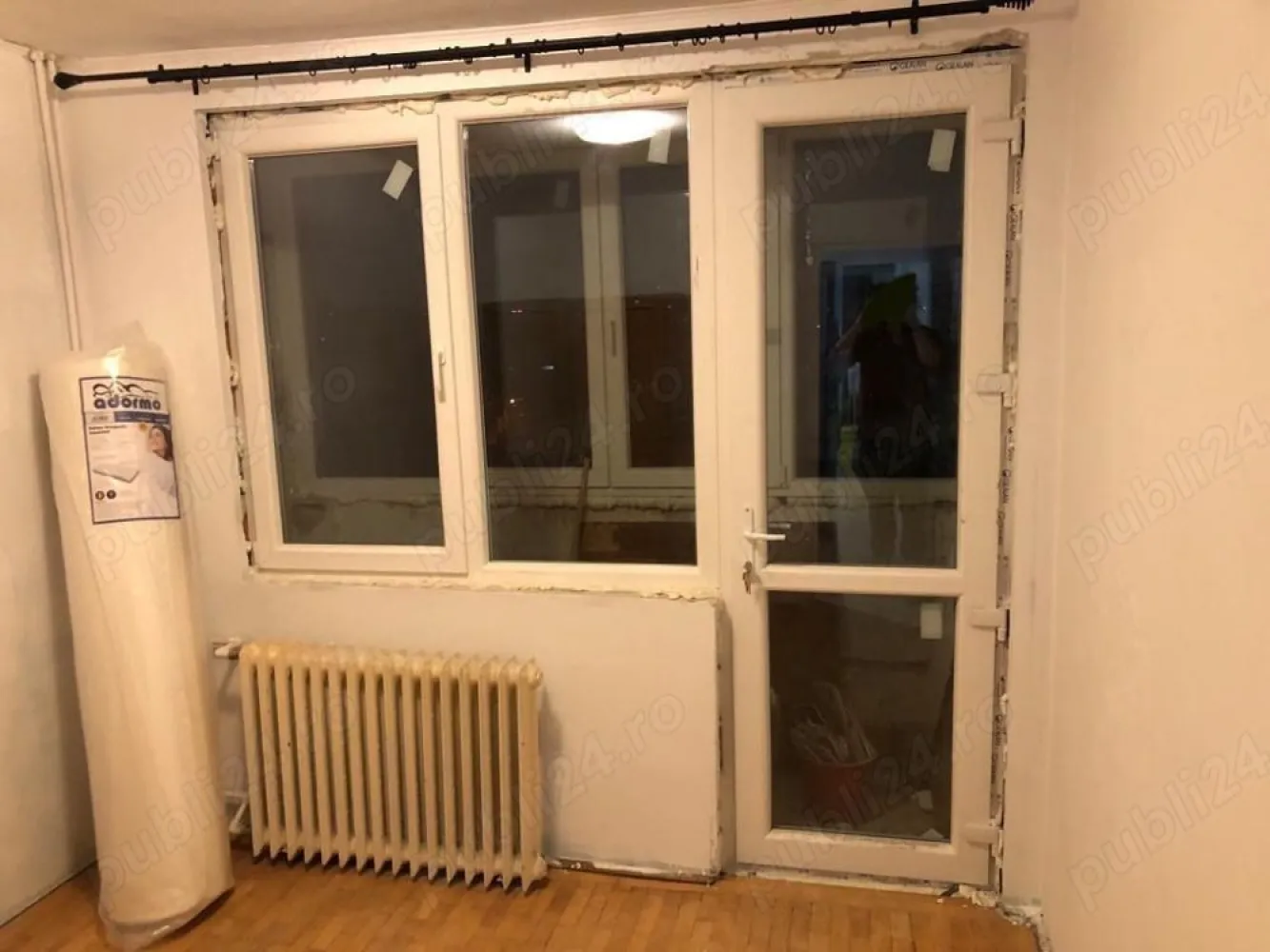 Apartament Apusului 4 camere - Proprietar- Apartament strada Apusului
Suprafata de 65mp, semidecomandat- necesita renovare(termopane recent schimbate)
4 camere-1 baie+ baie de serviciu+ balcon inchis 
In fata blocului statia de autobuz Aragonitului, imediata apropiere policlinica, scoli, supermarket.
Etaj 6 din 10->lift funcțional 
An 1973
La 10 15 min de metrou Gorjului și de la Păcii
Pereti izolati termic pe interior 
69.900 

Pt detalii vizionari sunați la nr 393271855972