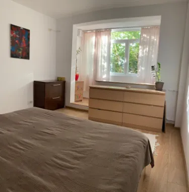 Vând apartament 4 camere