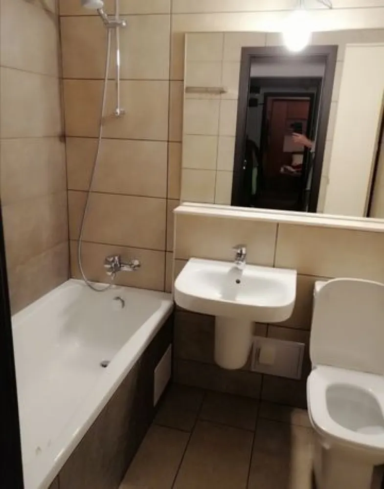 Militari 4 camere dec. Apusului Gorjului Pacii Sector 6 - Proprietar/comision 0%

NU DORESC COLABORARE CU AGENTII IMOBILIARE!!
VA ROG NU INSISTATI.

Apartament 4 camere, 80 mp, et 3 din 4, decomandat, 
2 apartamente pe etaj, 
10 apartamente pe scara, vederea este mixta, izolat termic (clasa energetica A), liniste, intretinere foarte mica.

Mobilat, echipat si amenajat de curand cu materiale premium, totul este nou.
Blocul se afla situat pe str. Apusului (complex comercial Apusului)
Se accepta doar plata cash.
Pentru mai multe detalii sunati la nr. telefon: 07******84

Nu doresc colaborare cu agentii imobiliare.
