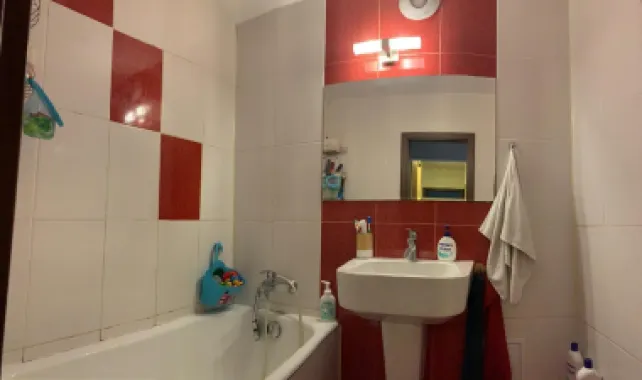 Vând apartament 4 camere
