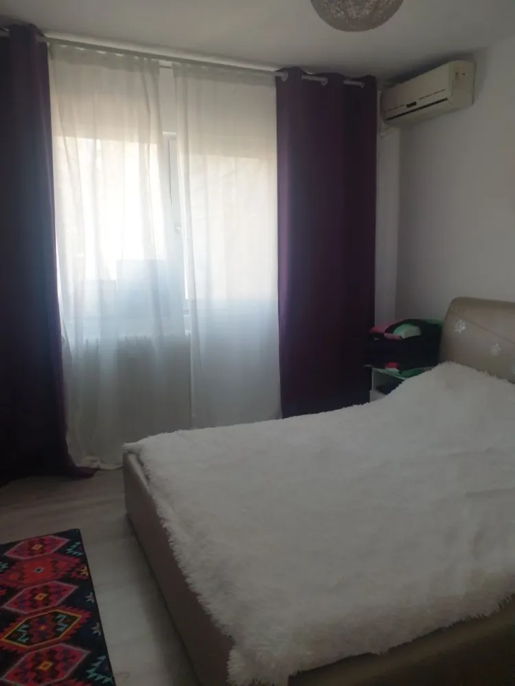 Apartament 4 camere - Apartament 4 camere semidecomandat suprafata 88 m etaj 3/4 bloc de caramida an 1974