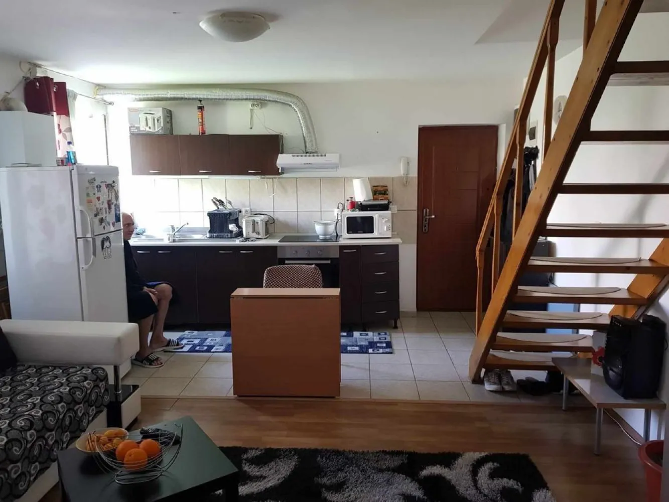 Apartament de vanzare - Apartament 4 camere duplex aer condiționat centrală termică mobilat complet, zona Berceni Uioara