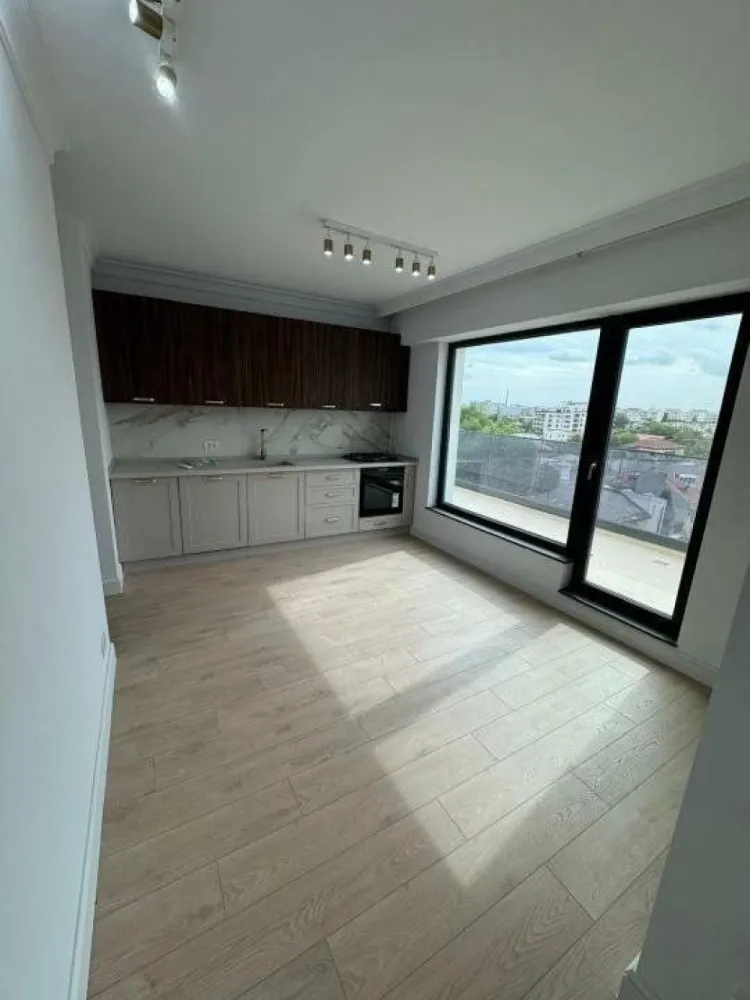 Penthouse complex nou 4 camere la 5 min de metrou Timpuri Noi - Penthouse et. 6/6 la 5 minute de metrou Timpuri Noi
163.7 mp utili + 45.1 mp terasa
3 dormitoare, dintre care 2 dintre ele cu baie si dressing propriu.
Apartament complet mobilat, utilat.
Pretul este 645.000 euro +TVA.